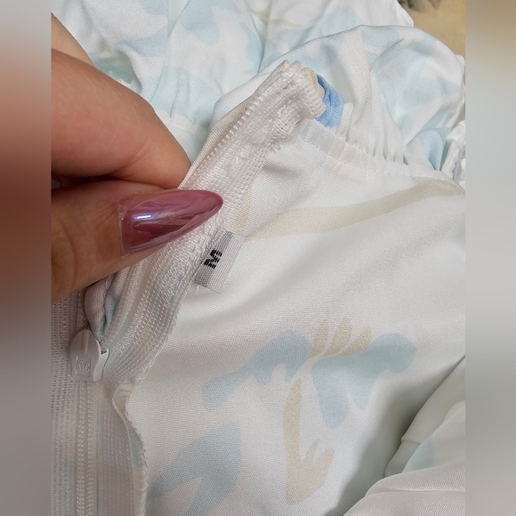 Elegant White and Blue Ruffle Dress M - Picture 3 of 3